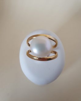 Sortija de oro con perla