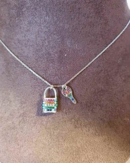Gargantilla con candado y plata