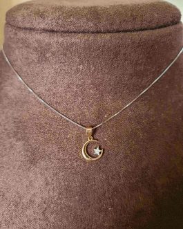 Gargantilla de oro con luna y estrella