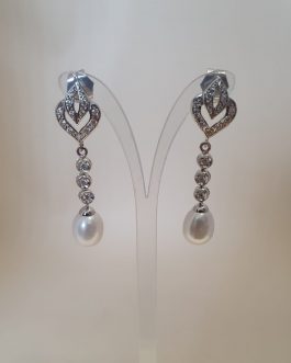 Pendiente de oro blanco con circonitas y perla