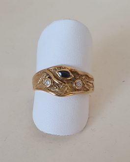 Sortija de oro amarillo labrada