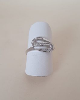 Sortija de oro blanco con circonitas