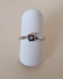 Sortija fina de oro blanco