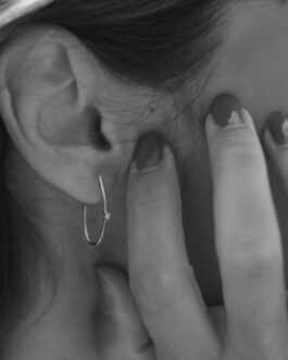 Pendientes tipo aros alargados de oro con diamante de Le Carré