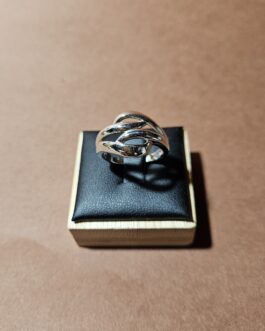 Sortija de plata con diseño entrelazado