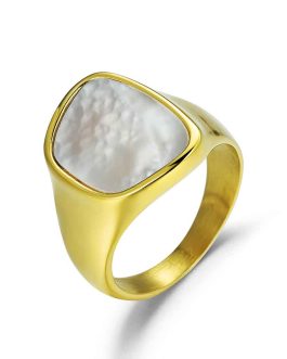 Anillo de acero chapado en oro con nácar de Rocío Martín